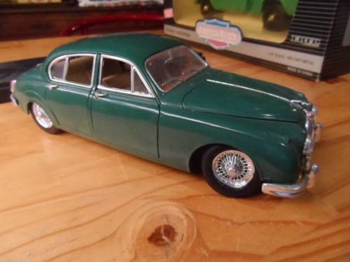MAISTO JAGUAR MK 11 1959  1/18 SCALE