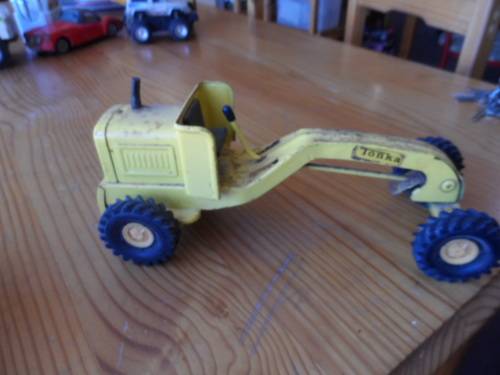 TONKA NEW ZEALAND PRESSED METAL GRADER NO BLADE