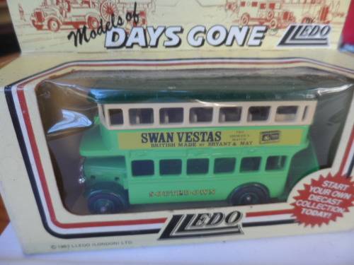 LLEDO DOUBLE DECKER BUS `SWAN VESTAS`  [M4]