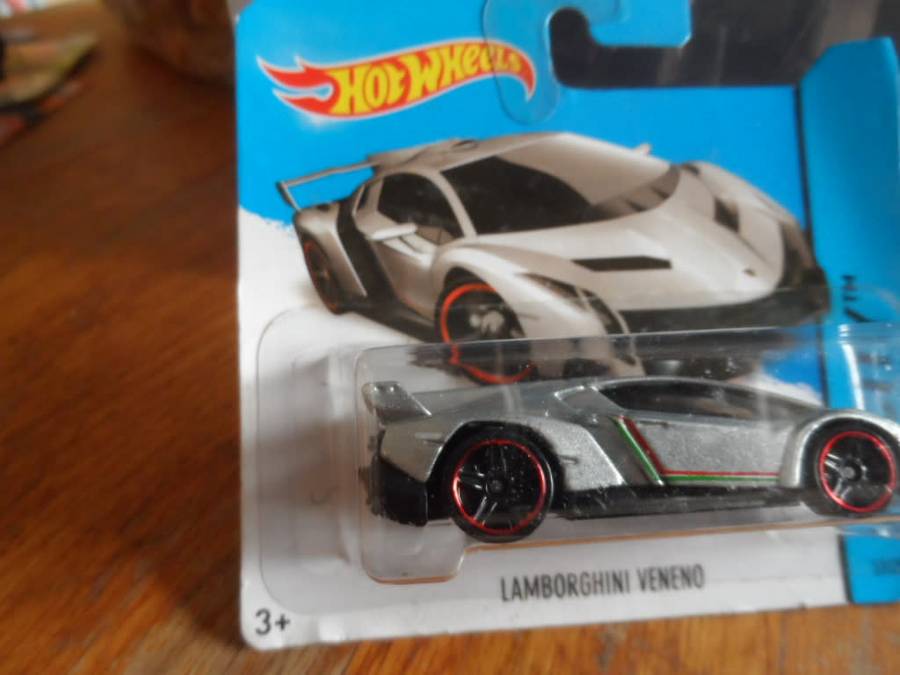 Hot Wheels Lamborghini Veneno HW City-sealed Short Card -[m47]
