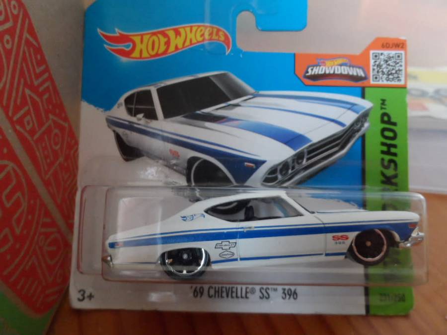 Hot Wheels `69 Chevelle SS 396 White & Blue Stripes 231/250 HW Workshop  [58]