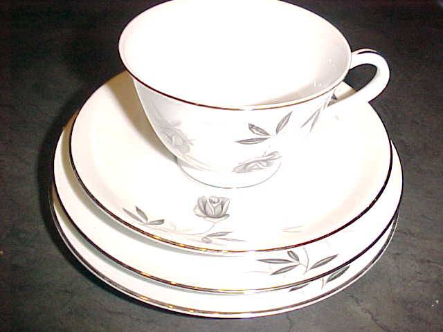 Lovely Trio with extra side plate  "RC" Japan