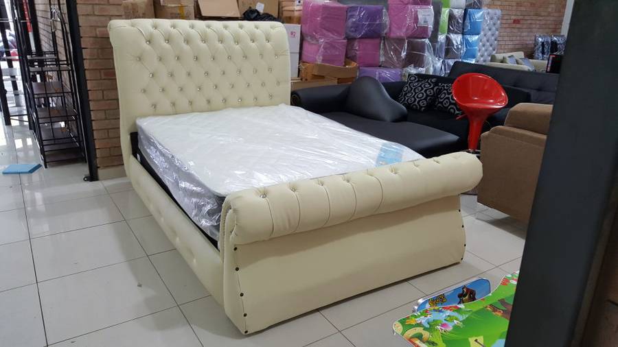 Queen Size Sleigh Bed