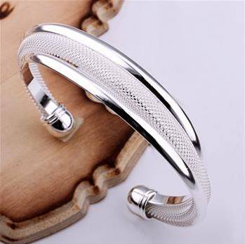 Gorgeous 925 SILVER Plated (alloy filled) BANGLE.
