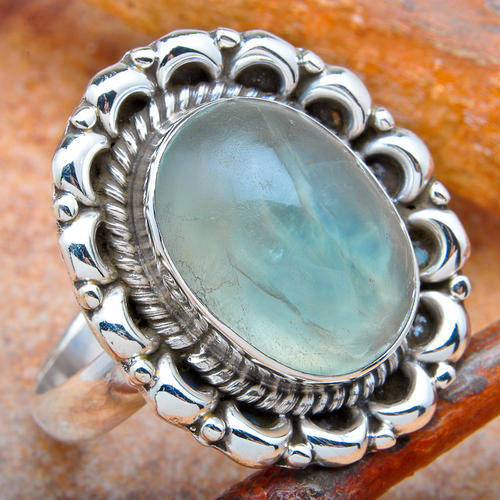 STUNNING GENUINE PREHNITE RING IN SOLID 925 STERLING SILVER. SIZE 8.