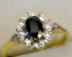 STUNNING SOLID 9ct GOLD RING WITH DARK BLUE SAPPHIRE & DIAMOND CLUSTER. SIZE 7.25 ~O.
