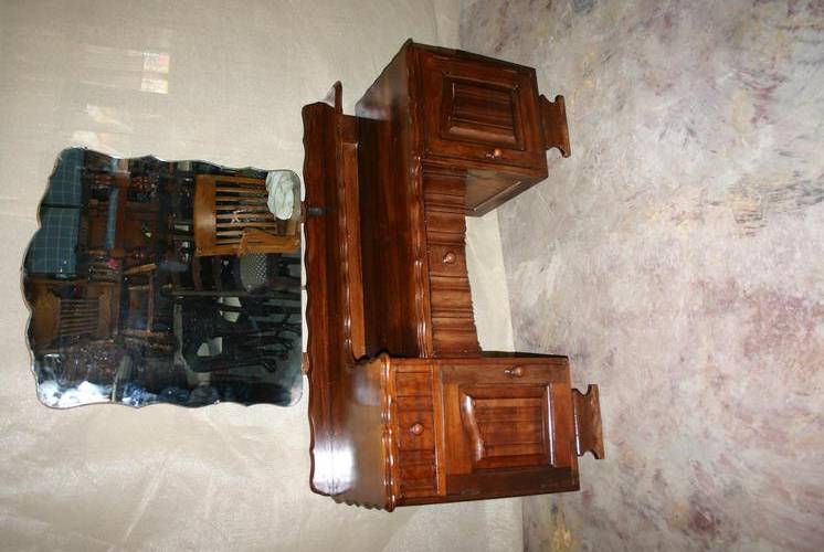 * Imboya dressing table with one mirror *