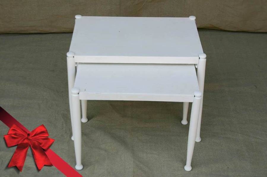 set of 2 white, nest coffee table