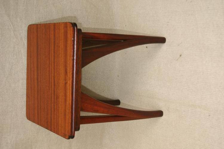 Small square mahogany coffee table - 35cm x 35cm x 40cm high