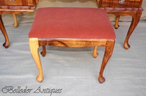 Kiaat Queen Anne Dressing table with stool - 127cm x 50cm