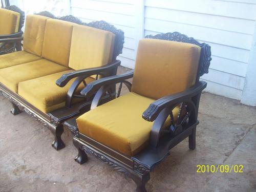 5 seater Ball and claw imboya lounge suite, waggon wheel style