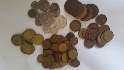 Lot of 113 mix coins,  half penny, penny's R1, 50c, 20c , ect  Please see discription