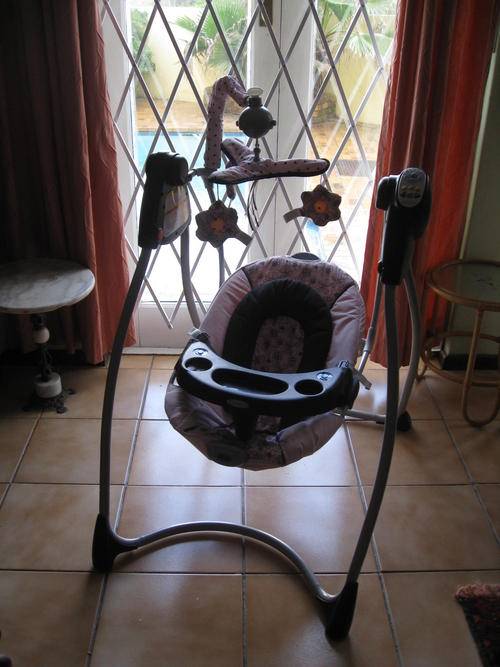 Graco Electronic Baby Swing - 'Lovin' Hug model - As New, Great Price!