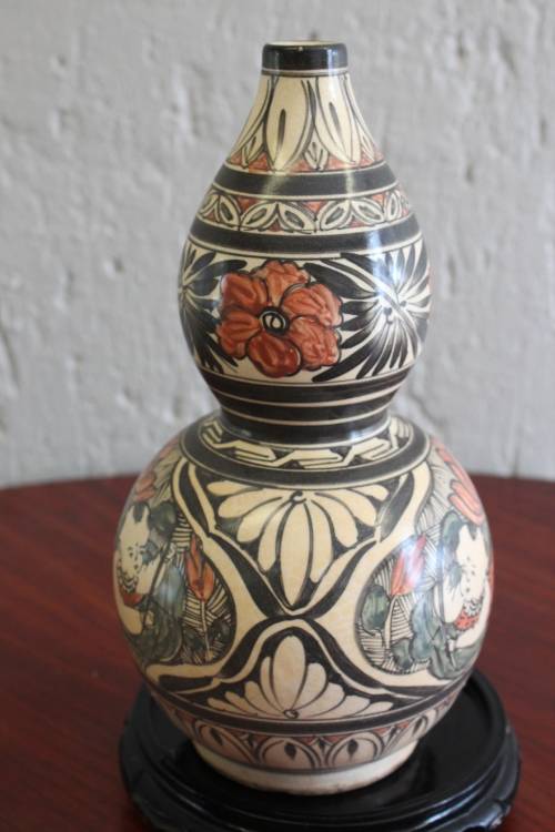ANTIQUE CHINESE POLYCHROME HAND PAINTED DOUBLE GOURD VASE 27.5CM TALL BY 15CM WIDE +STAND