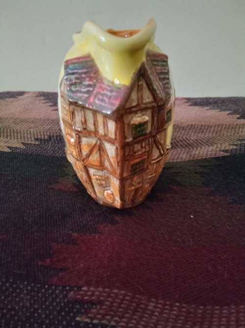 Royal Doulton `Jony Weller` pickwick papers. Milk jug 9cm tall