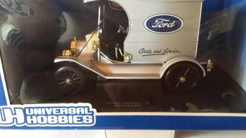 Ford Model -T- Parts and Service Delivery Van -Scale: 1.18 -UH-Boxed