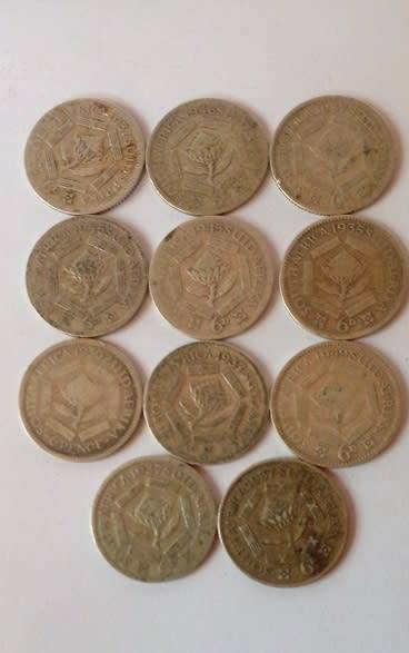 12 x Sixpences -Total 32.3 Grams -0,80% Silver Content.