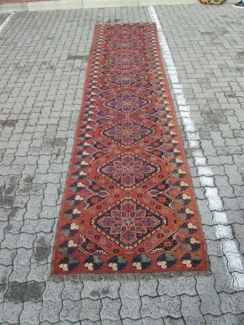 BEAUTIFULL   PERSIAN  kargai  CARPET  SIZE 400 X 95