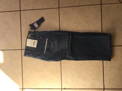 ORIGINAL MENS DIESEL SLIM FIT JEANS. SIZE 31!!!! Market value R2300