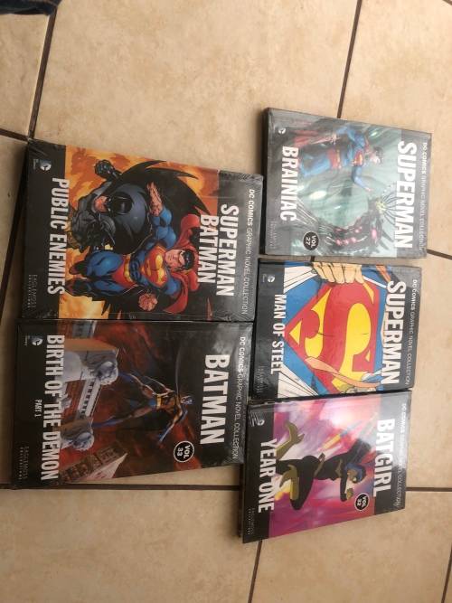 5 DC COMICS GRAPHIC NOVELS