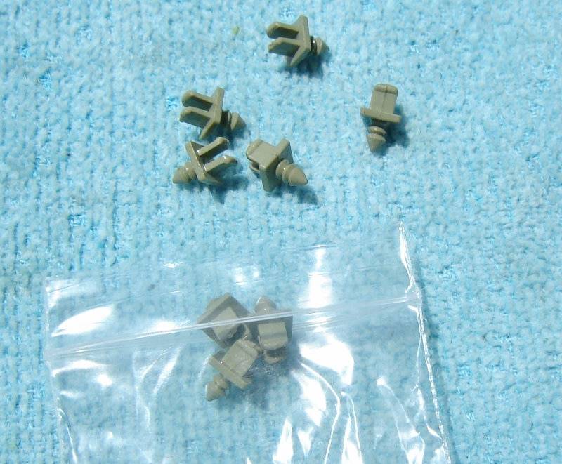 Marklin HO gauge 12 Insulator Cappings for Tower Masts