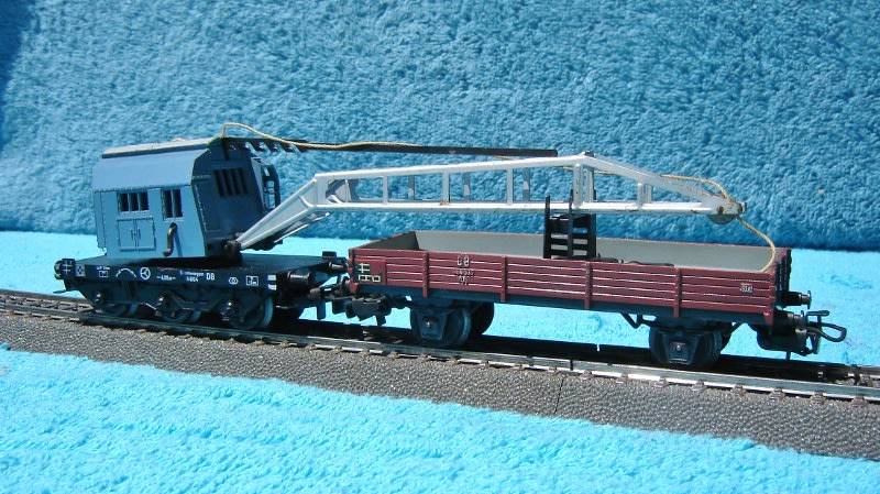 Marklin HO gauge Crane with Flat Wagon