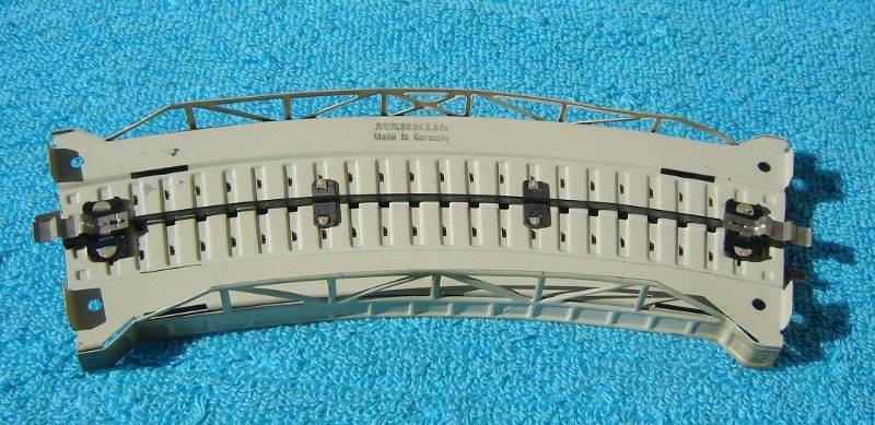 Marklin HO gauge M-Track Curved Approach Section No. 7167