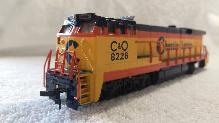 HO Bachman 41-828 BQ23-7 Diesel Loco and Caboose - Chessie (Boxed)