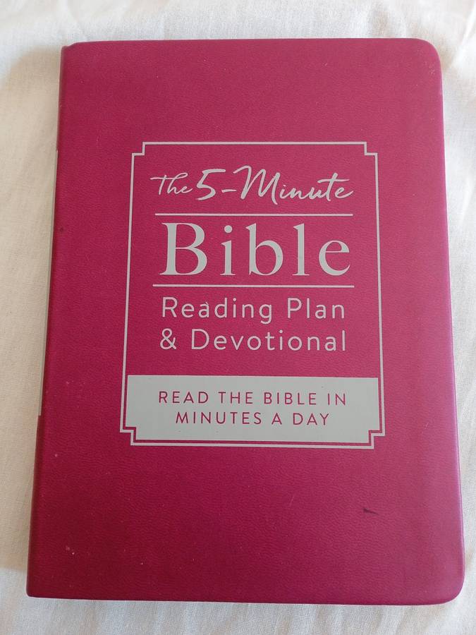 THE 5-MINUTE BIBLE READING PLAN & DEVOTIONAL
