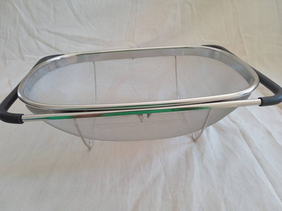 STAINLESS STEEL EXTENDABLE SINK STRAINER