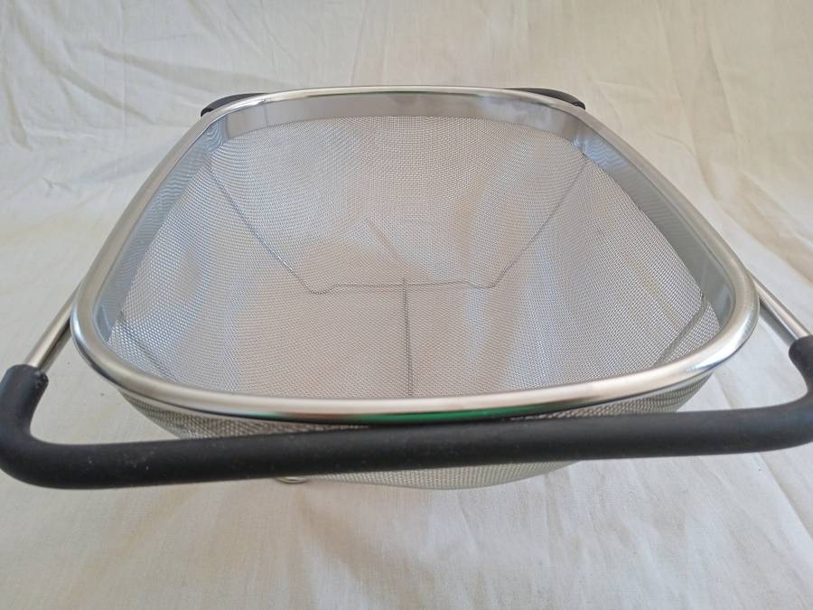 STAINLESS STEEL EXTENDABLE SINK STRAINER