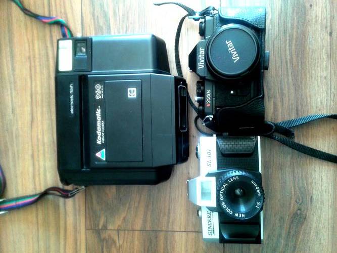 3 X Vintage cameras Excellent conditions 1 bid takes all