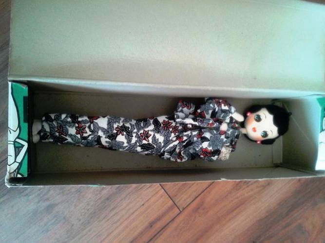 Antique Japanese Figurine in original box Excellent condition