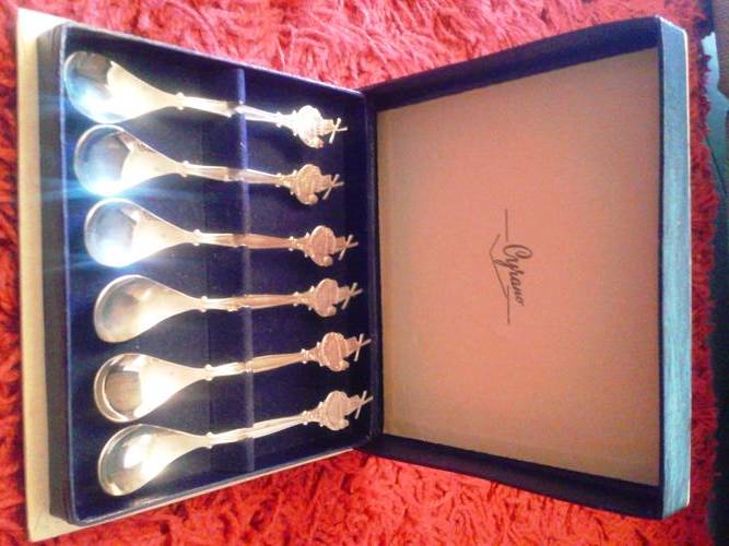 Set of 6 Vintage Silver plated spoons Boxed Manufactured in Hiolland