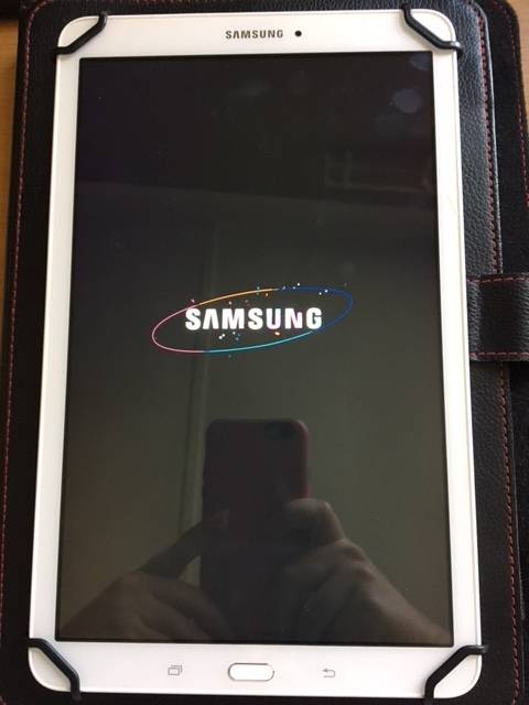 Samsung Galaxy Tab E 9.6" 8GB Tablet with Wi-Fi & 3G in White