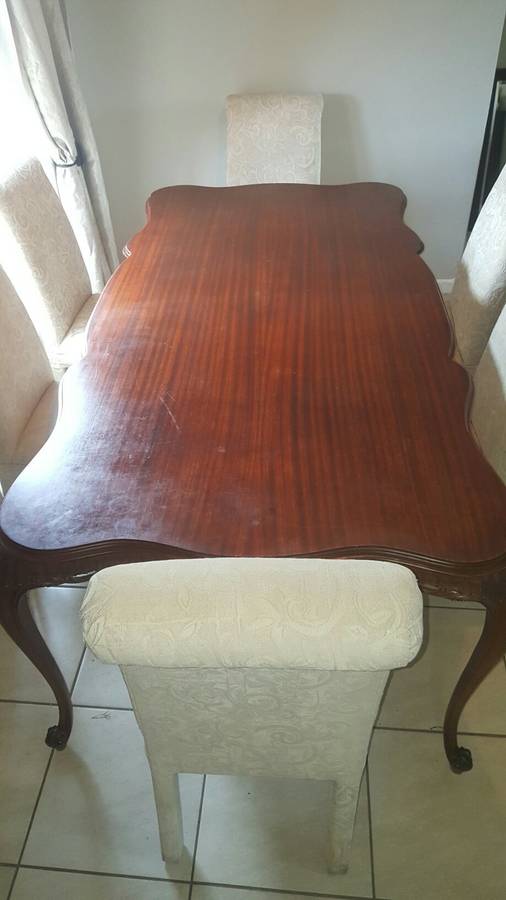 Beautiful Solid 8 Seater ornate Hand Carved Mahogany Dining Table with 6 Champagne Coricraft Chairs