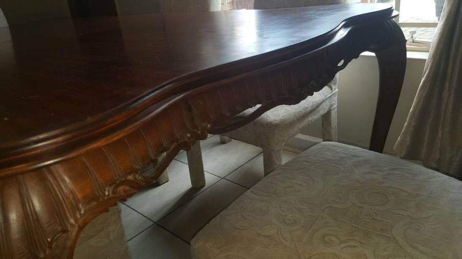 Beautiful Solid 8 Seater ornate Hand Carved Mahogany Dining Table with 6 Champagne Coricraft Chairs