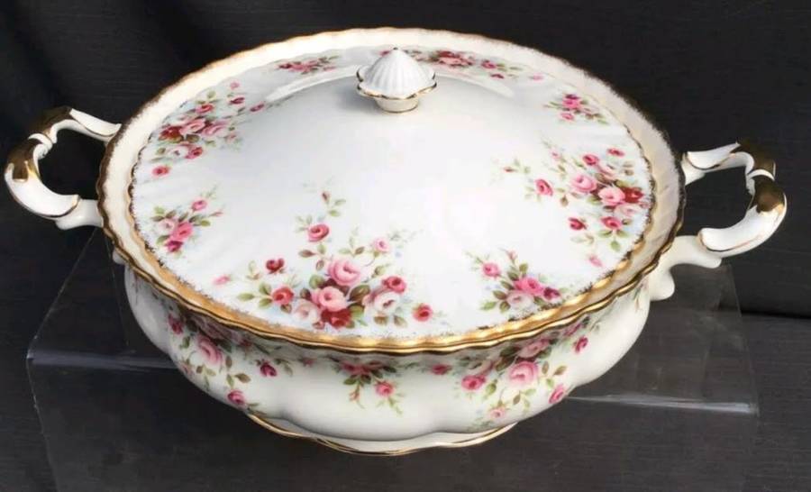 1970 Royal Albert Cottage Garden Large Lidded Vegetable Tureen. Un-used Excellent Condition
