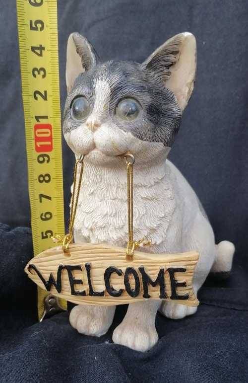 *CUTE CAT WELCOME SIGN*