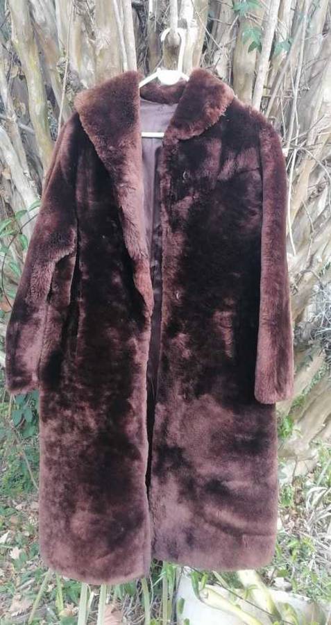 *VINTAGE BROWN FUR COAT*