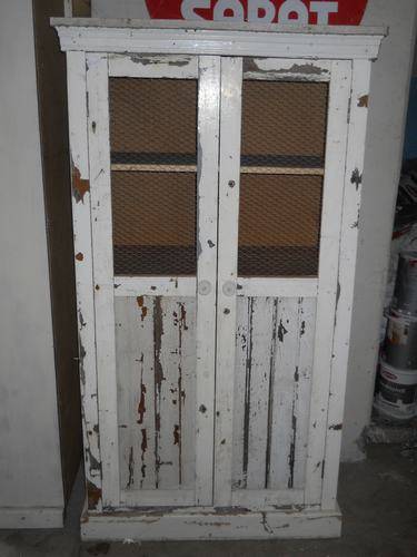LINEN CUPBOARD WITH MESH DOORS