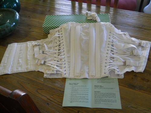 CORSET IN BOX