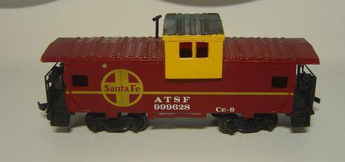 BACHMAN HO Scale Caboose - Sante Fe