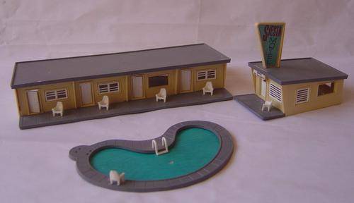 HO- Scale Building - MOTEL with Swimming Pool