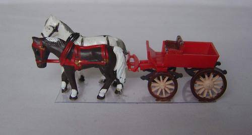 HO Scale Accessories - Carriage with 2 x Horses