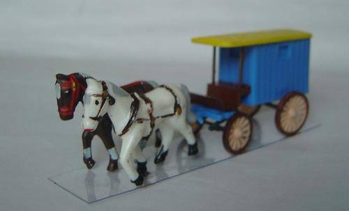 HO Scale Accessories - Carriage with 2 x Horses