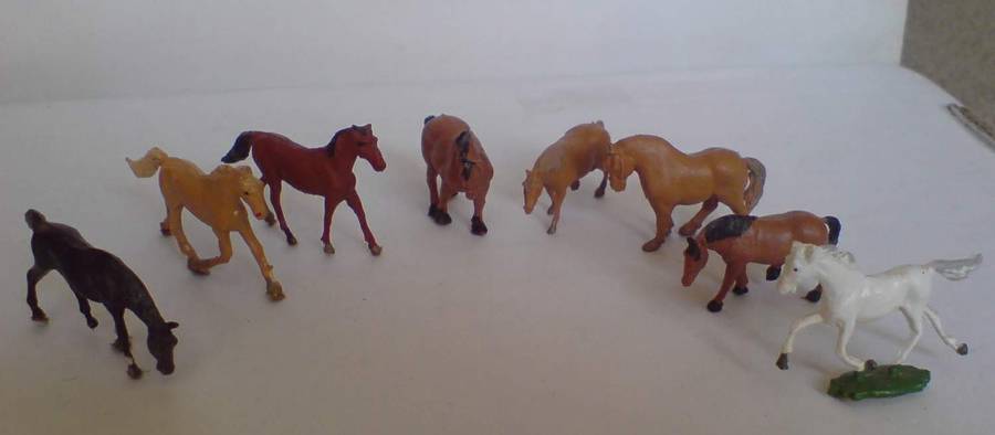 HO Scale figures - Horses x 8