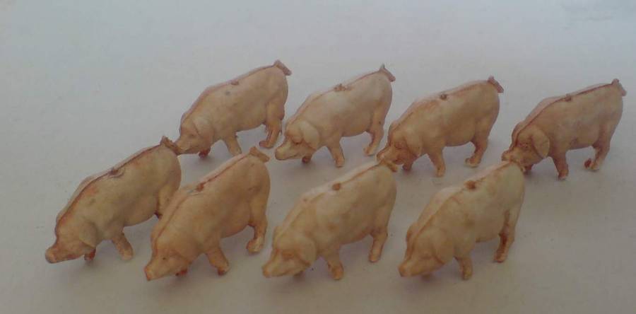 HO Scale figures - pigs x 8