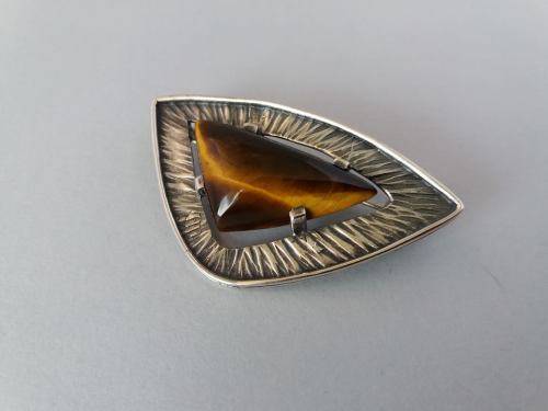 Vintage sterling silver and tiger's eye brooch