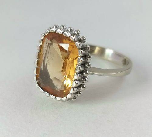 18ct White gold ring set with large golden yellow citrine